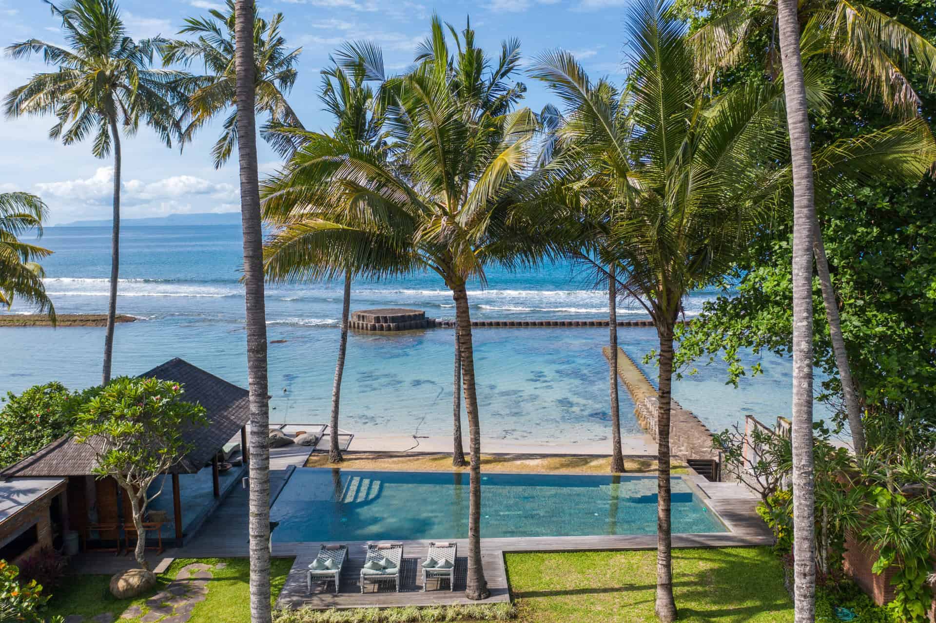 EXCLUSIVE BEACHFRONT 6 BEDROOM VILLA FOR SALE LEASEHOLD IN CANDIDASA BE-958 